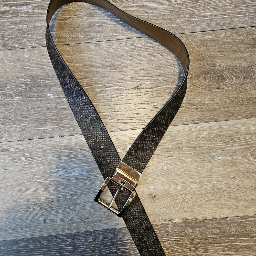 Michael Kors reversible belt